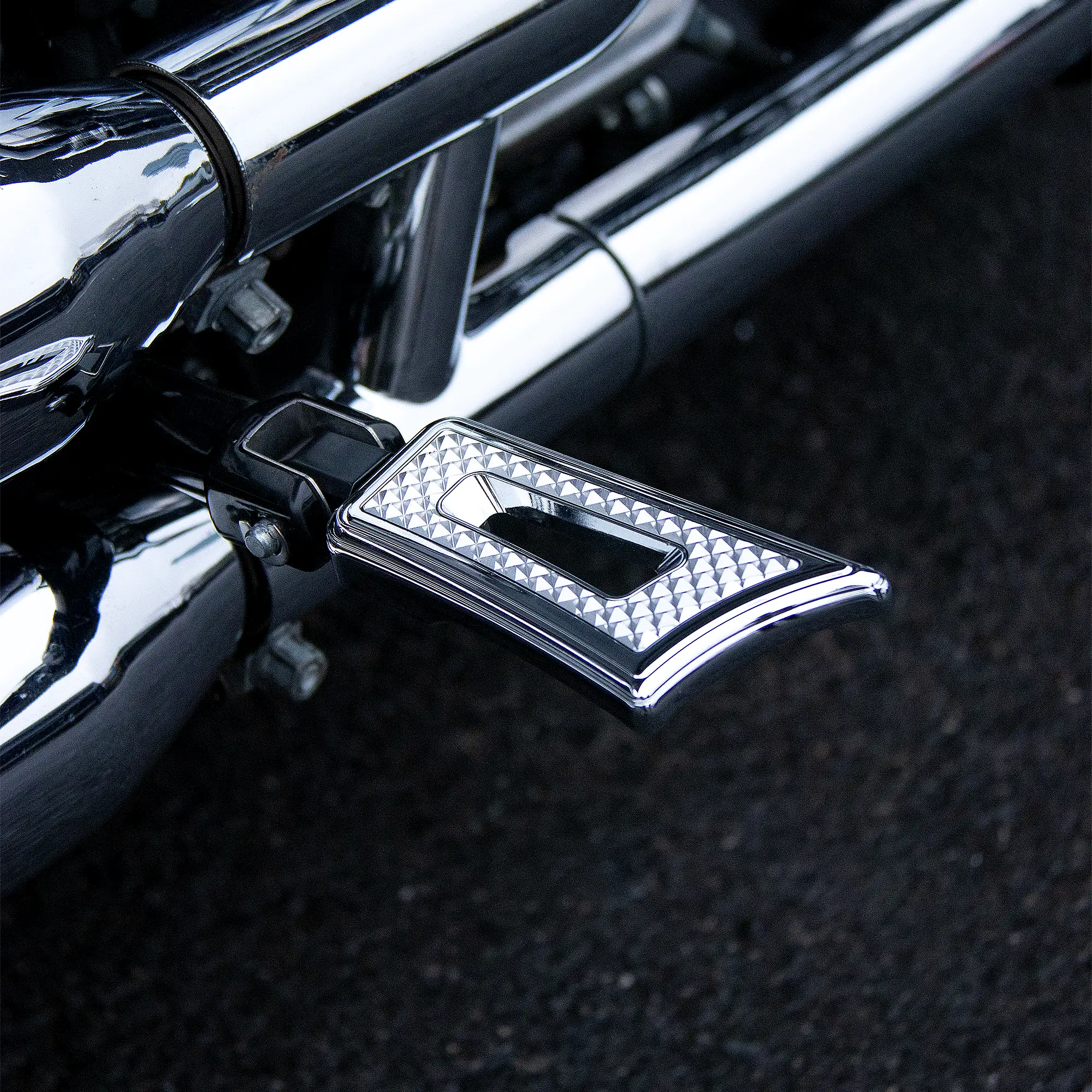 Dagger Series CNC Passenger Floorboards for M8 Softail FL - Image 6