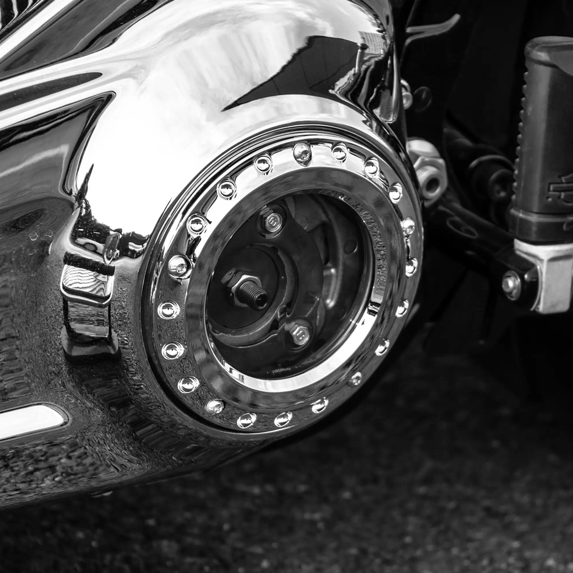 Clear View 5-Hole Derby Cover for M8 Softail - Image 9