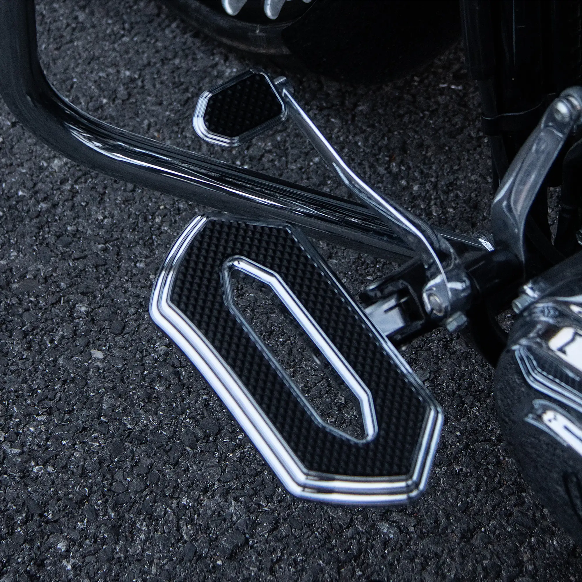 Diamond Series Rider Floorboards for M8 Softail - Image 6