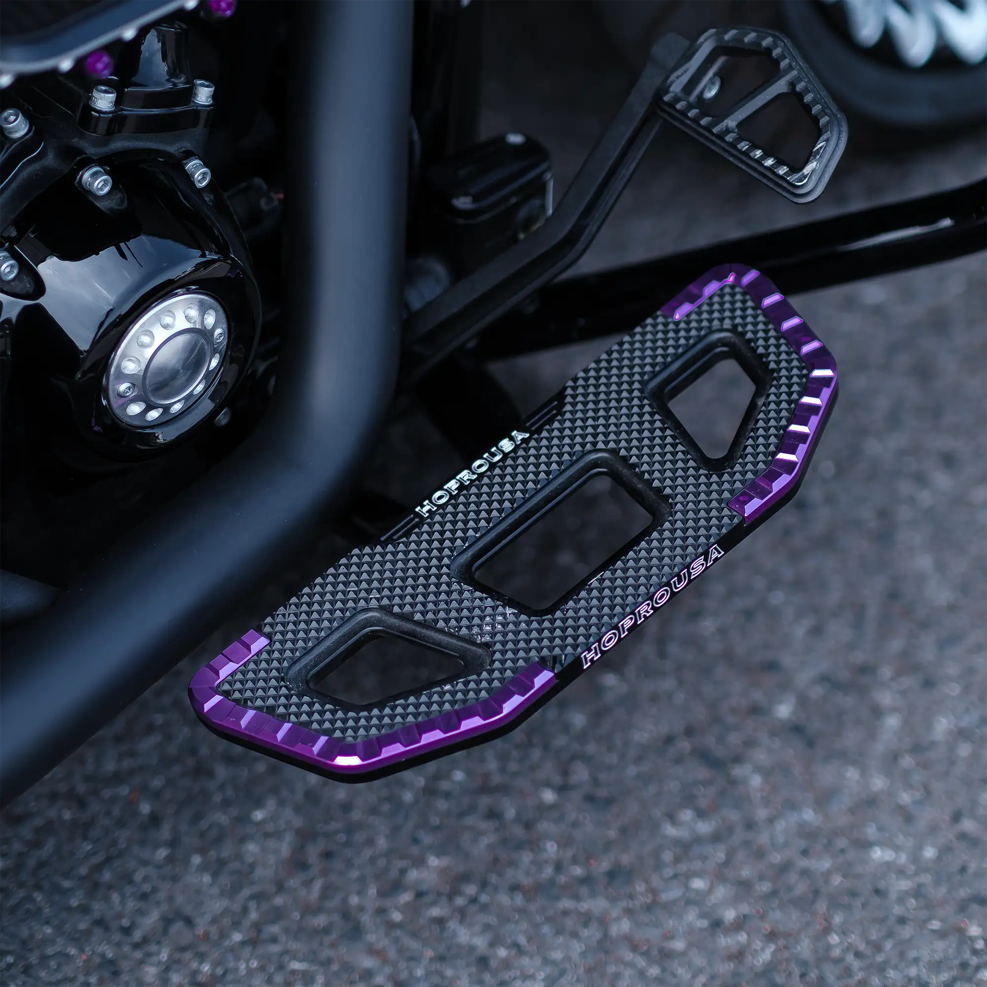 Panda Series Stretched Rider Floorboards - Image 8