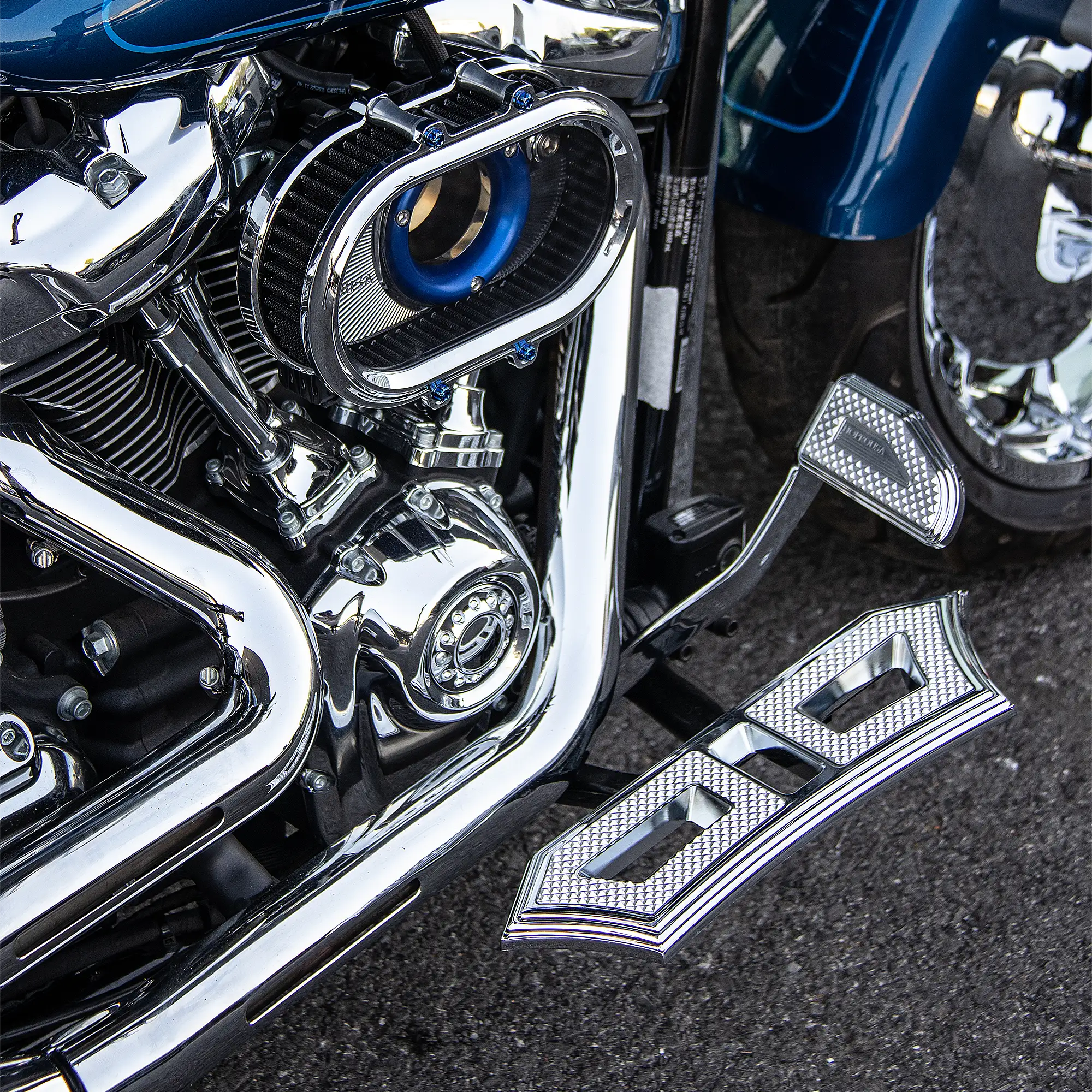 Tomahawk Series Stretched Rider Floorboards - Image 5