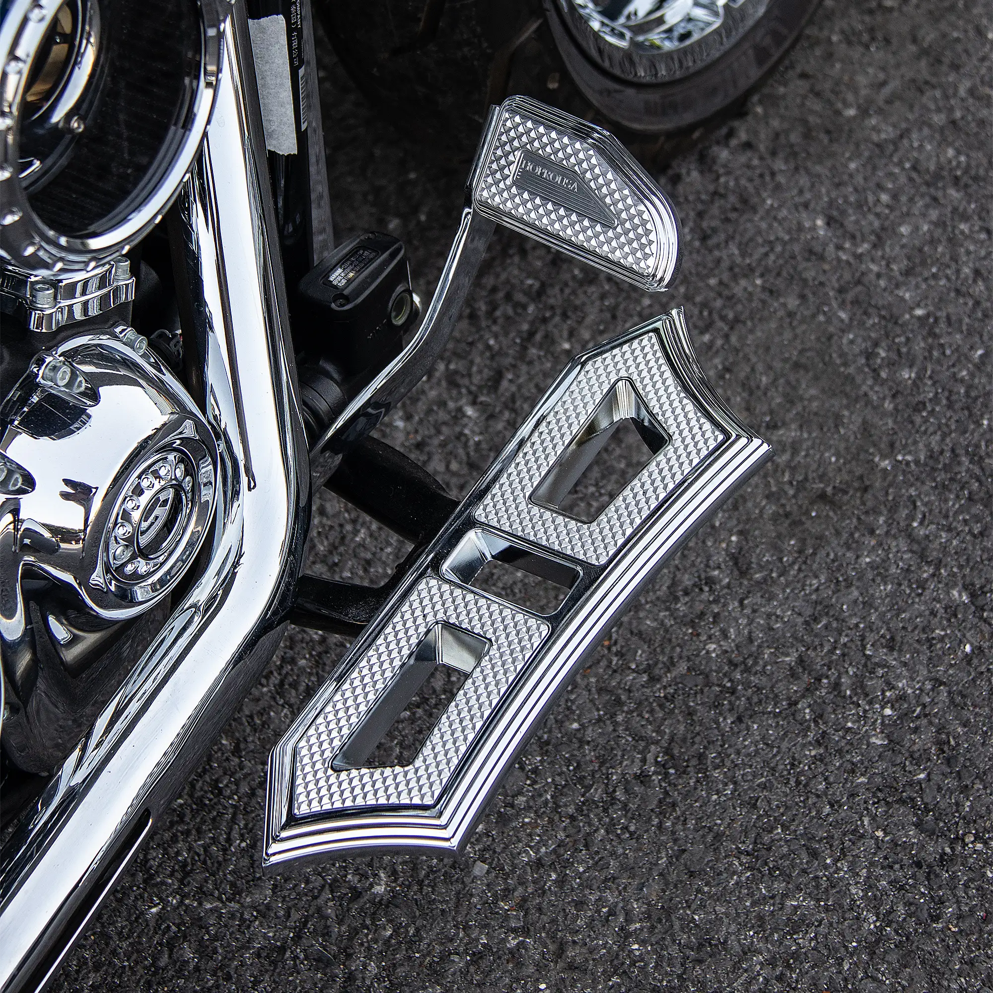 Tomahawk Series Stretched Rider Floorboards - Image 4