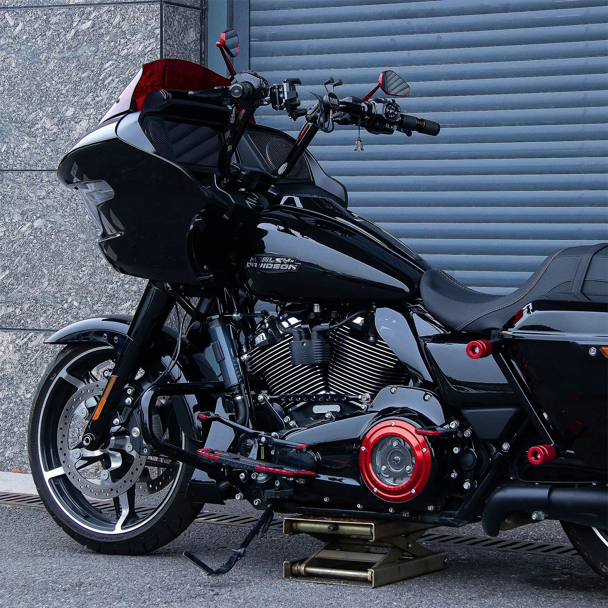 Low-Profile Rear Saddlebag Guards for 2014–2025 Harley Touring - Image 7